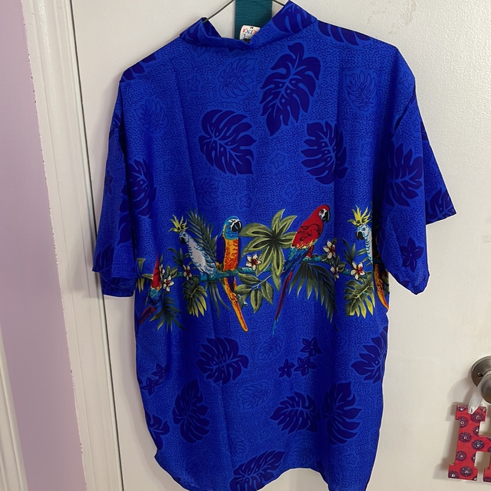 Nice Vibrant Dark Blue Macaw shirt - Picture 3 of 3
